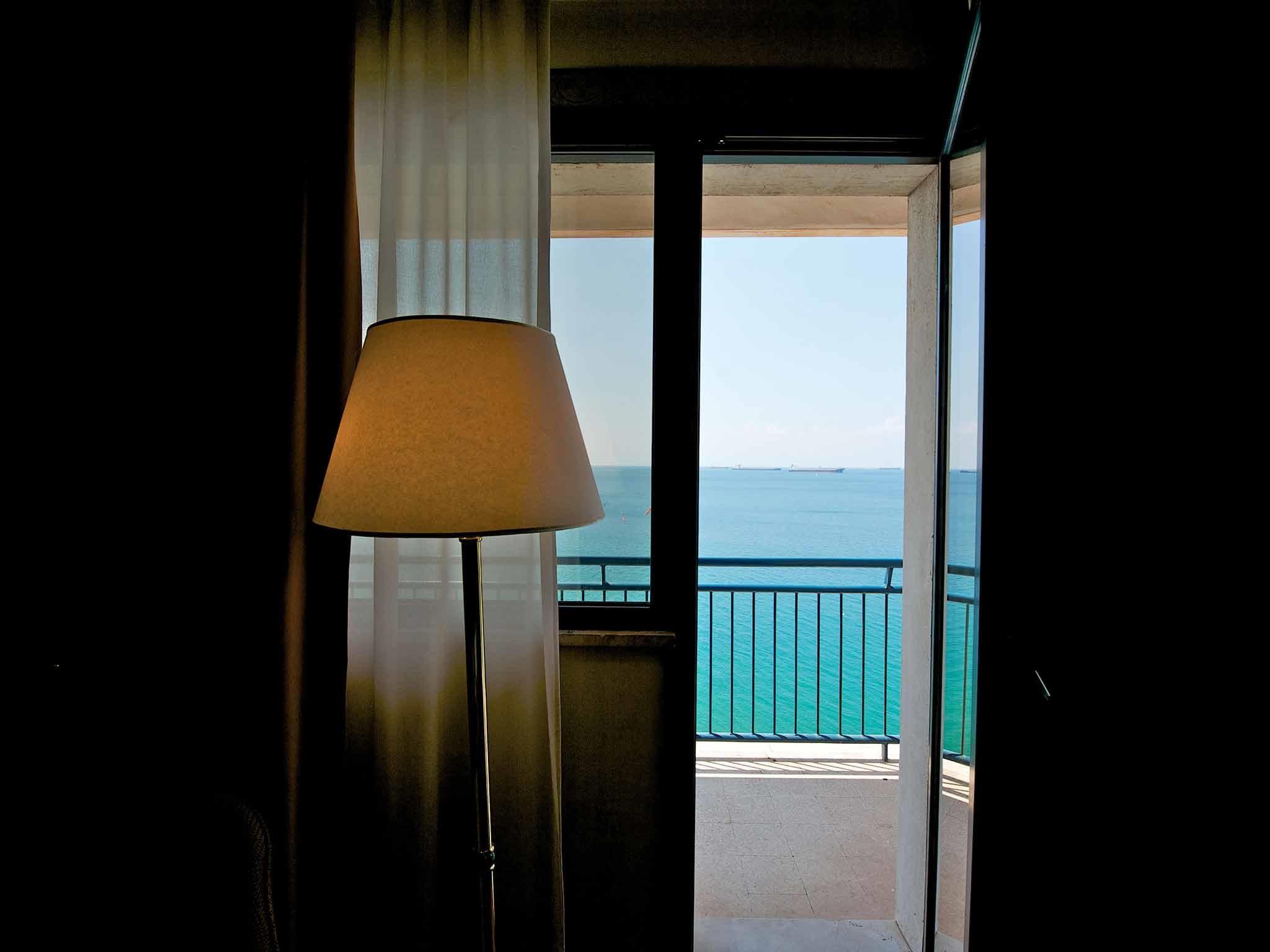 Hotel Delfino Taranto Eksteriør bilde